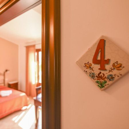 Aurora Castelluzzo Bed and Breakfast Værelse billede
