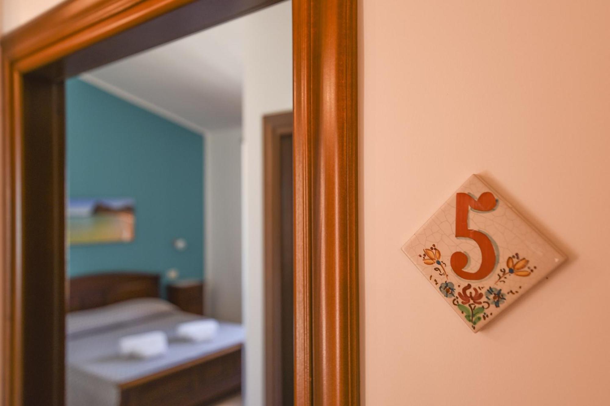 Aurora Castelluzzo Bed and Breakfast Værelse billede